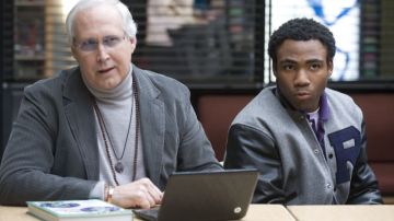 Chevy Chase y Donald Glover en 'Community'
