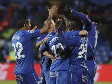Los jugadores del Getafe celebran un gol en el Coliseum Los jugadores del Getafe celebran un gol en el Coliseum