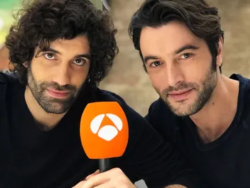 Tamar Novas y Javier Rey durante el Facebook Live Tamar Novas y Javier Rey durante el Facebook Live