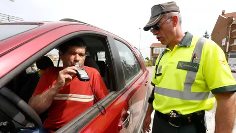 control-alcohol-dgt-guardia-civil-0617-01.jpg control-alcohol-dgt-guardia-civil-0617-01