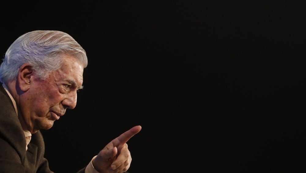 El premio nobel de literatura hispano-peruano Mario Vargas Llosa