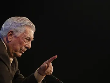 El premio nobel de literatura hispano-peruano Mario Vargas Llosa El premio nobel de literatura hispano-peruano Mario Vargas Llosa