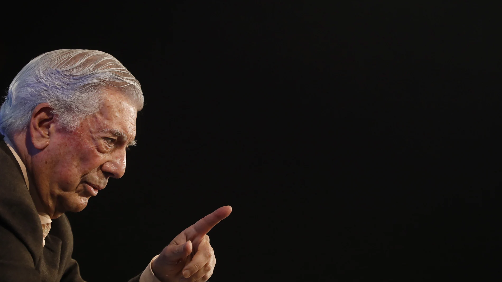 El premio nobel de literatura hispano-peruano Mario Vargas Llosa El premio nobel de literatura hispano-peruano Mario Vargas Llosa