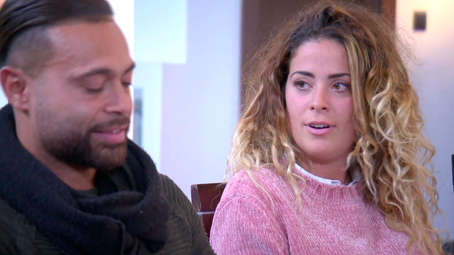 Tensión entre Dámaris y Gabriel ante la pregunta, ¿te gustaría tener sexo con tu pareja?