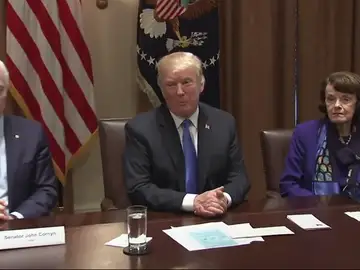 Trump se distancia de la Asociación del Rifle en el debate sobre las armas Trump se distancia de la Asociación del Rifle en el debate sobre las armas