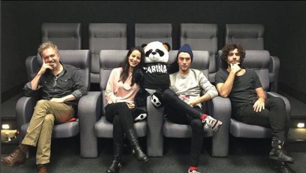 Los protagonistas de 'Fariña' viven el estreno en redes sociales