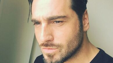 David Bustamante, Cepeda y Roi la lían en el aeropuerto 