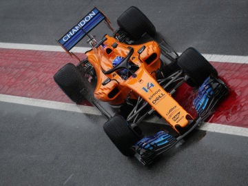 Fernando Alonso, rodando en el circuito de Cataluña