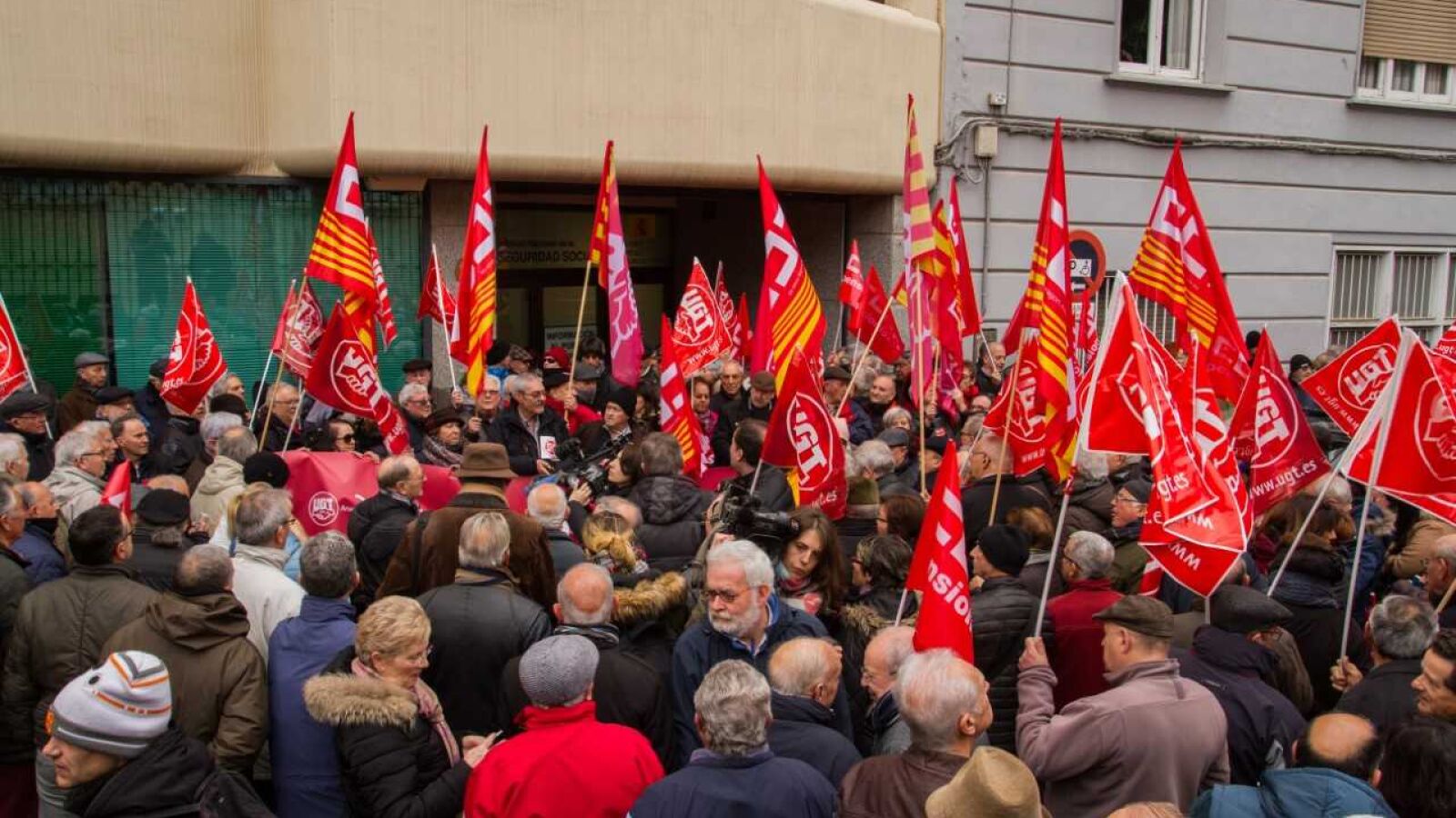Cientos de pensionistas se movilizan en Barcelona para pedir pensiones dignas