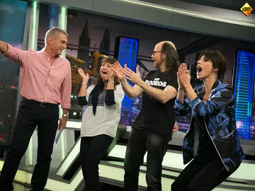 Maribel Verdú y Santiago Segura regalan un crucero a una seguidora de 'El Hormiguero 3.0' Maribel Verdú y Santiago Segura regalan un crucero a una seguidora de 'El Hormiguero 3.0'