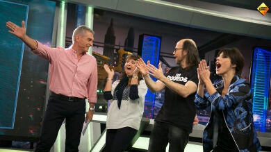 Maribel Verdú y Santiago Segura regalan un crucero a una seguidora de 'El Hormiguero 3.0'