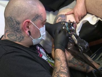 El tatuaje es un sector en expansión amenazado por la ilegalidad
