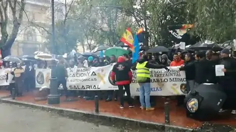 La Asociación de Justicia Salarial en los cuerpos de Policía protesta por el preacuerdo de equiparación salarial La Asociación de Justicia Salarial en los cuerpos de Policía protesta por el preacuerdo de equiparación salarial