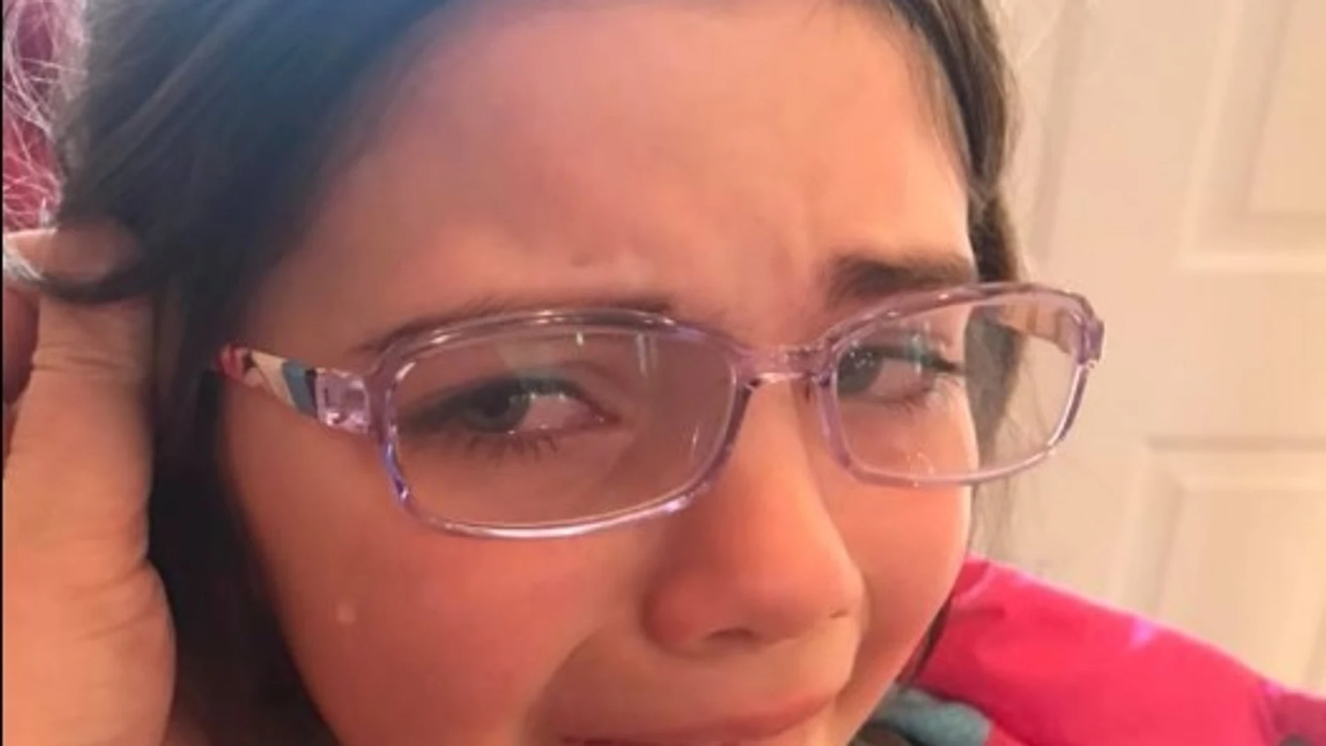 Una de las imágenes de la niña llorando Una de las imágenes de la niña llorando