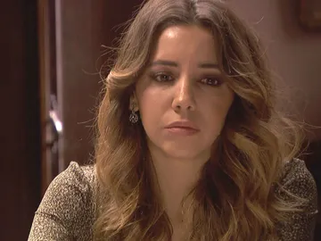 Emilia recibe una dura noticia de Julieta Emilia recibe una dura noticia de Julieta