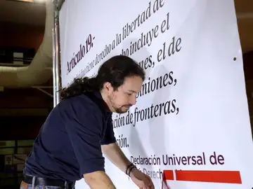 Pablo Iglesias durante la lectura de 'Fariña' Pablo Iglesias durante la lectura de 'Fariña'
