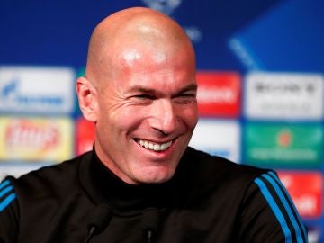 Zidane, en rueda de prensa en París