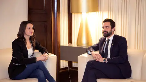 El presidente del Parlament, Roger Torrent, junto a la líder de Ciutadans, Inés Arrimadas El presidente del Parlament, Roger Torrent, junto a la líder de Ciutadans, Inés Arrimadas