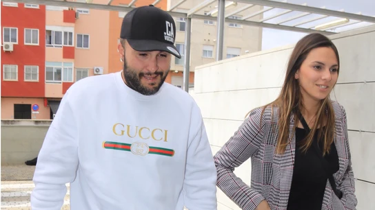 Kiko Rivera e Irene Rosales acuden a conocer al hijo de Eva González y Cayetano Rivera Tras dar a luz la presentadora en Sevilla a su primer hijo
