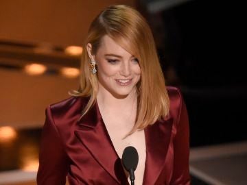 Emma Stone presentando en los Oscar 2018