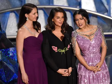 Ashley Judd, Annabella Sciorra y Salma Hayek en los Oscar 2018 Ashley Judd, Annabella Sciorra y Salma Hayek en los Oscar 2018
