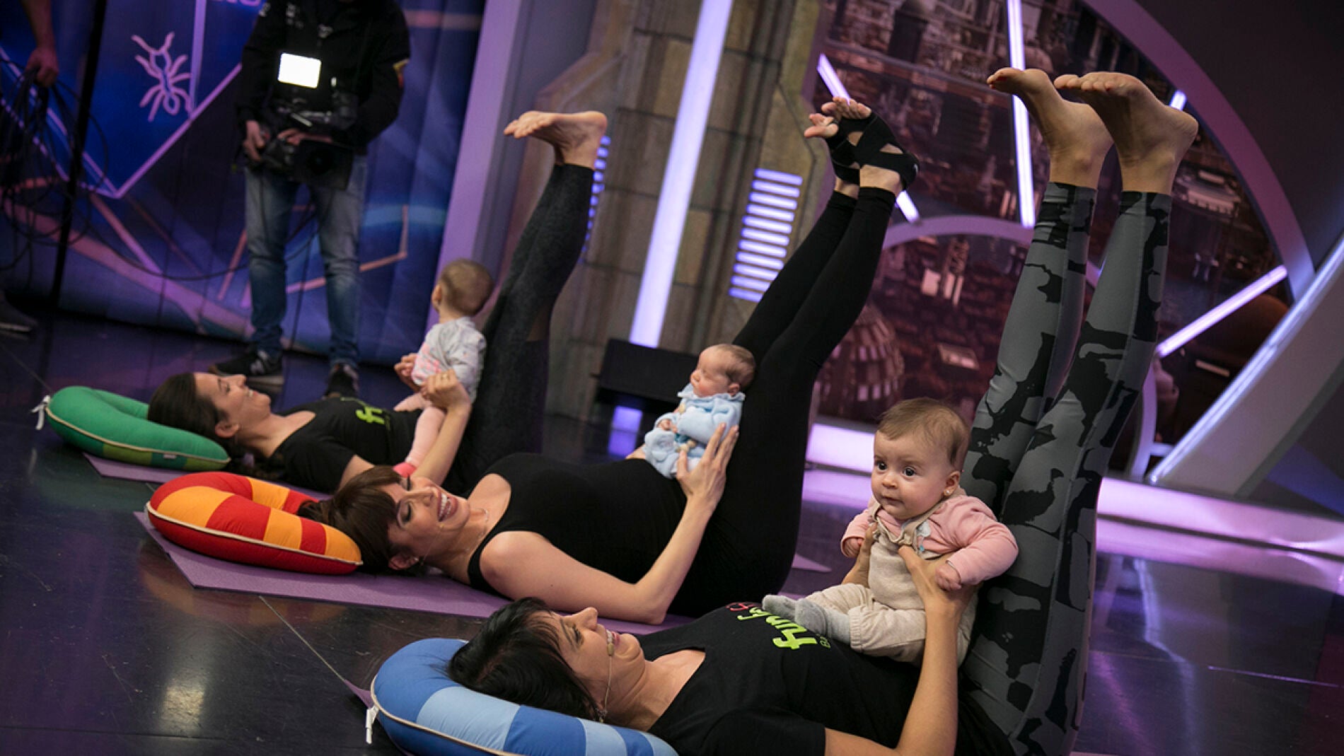 Pilar Rubio te ense&ntilde;a a practicar yoga con tu beb&eacute;