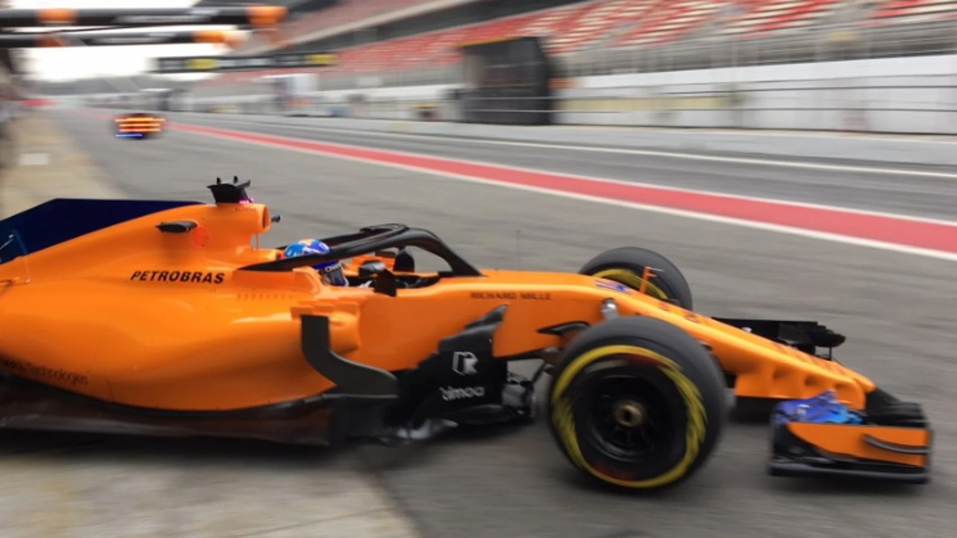 Fernando Alonso, en Montmeló durante el 'filming day' de McLaren