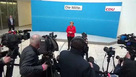 Merkel garantiza todo su empeño en un Gobierno para Alemania y Europa Merkel garantiza todo su empeño en un Gobierno para Alemania y Europa
