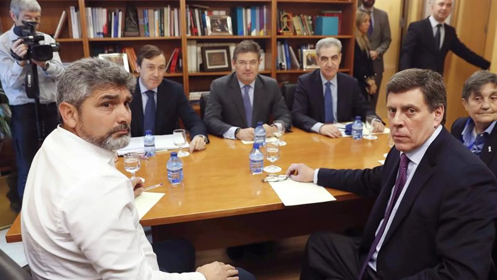 Rafael Catalá junto con Rafael Hernando en una reuión con Juan Carlos Quer y Juan José Cortés Rafael Catalá junto con Rafael Hernando en una reuión con Juan Carlos Quer y Juan José Cortés