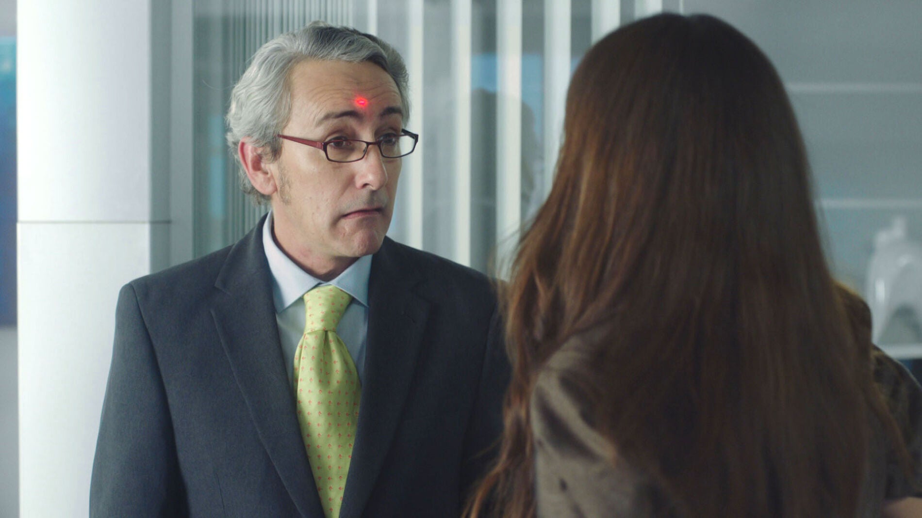 El Ministro se convierte en el objetivo de la poblaci&oacute;n tras suspender el f&uacute;tbol