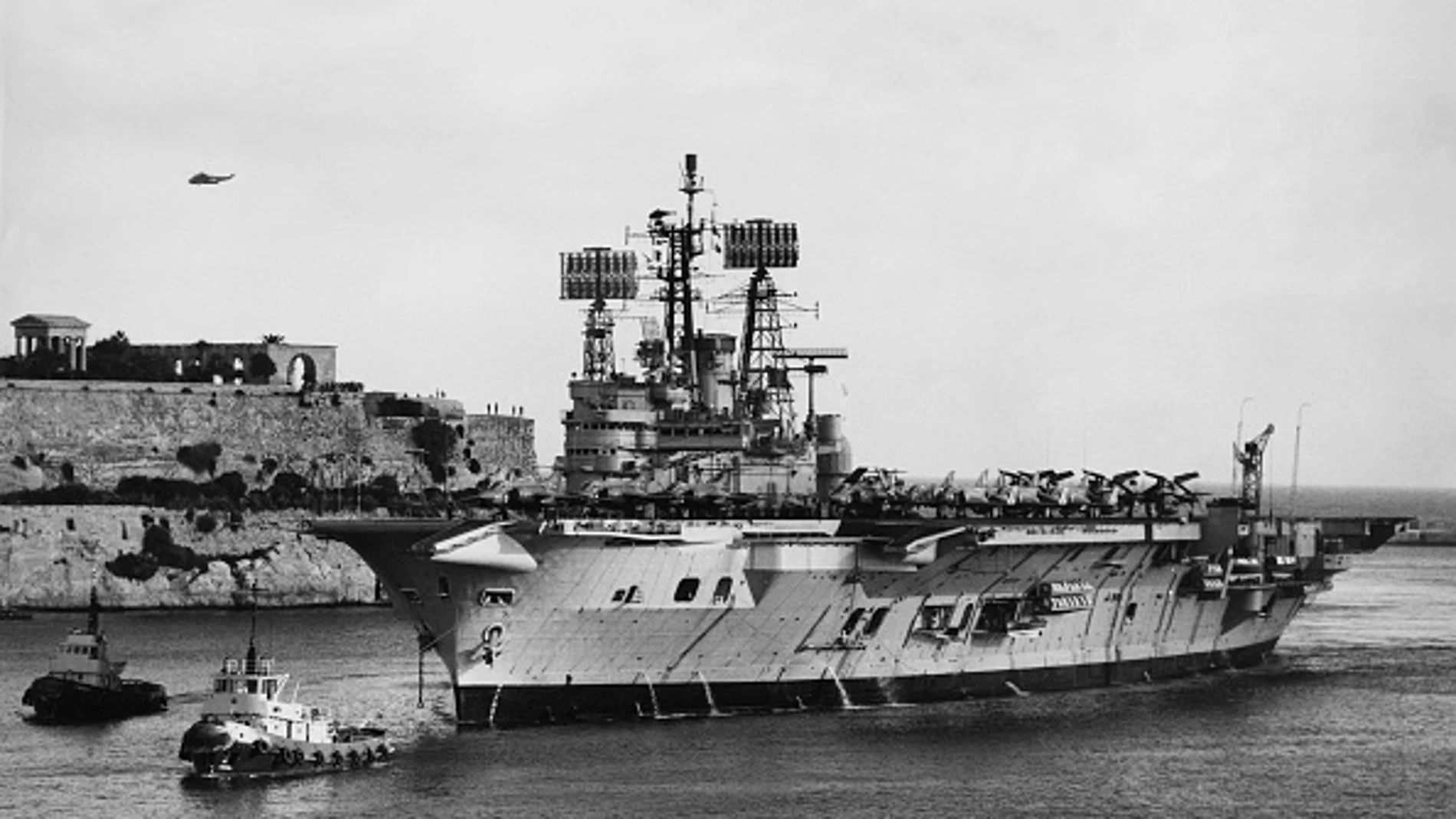 Imagen de archivo de un portaaviones Imagen de archivo de un portaaviones