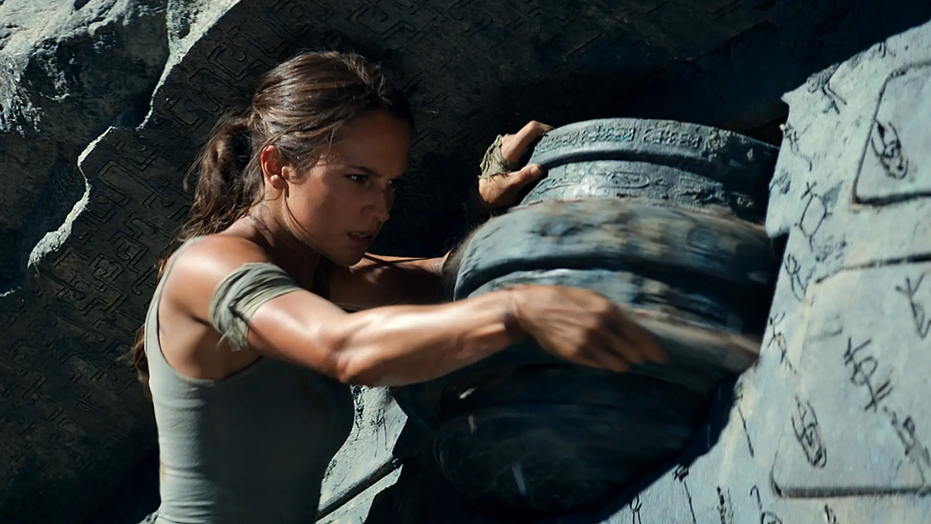 Alicia Vikander demuestra las habilidades de Lara Croft