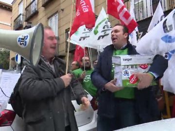Los principales sindicatos de Justicia entregan más de 10.000 firmas para exigir la equiparación salarial Los principales sindicatos de Justicia entregan más de 10.000 firmas para exigir la equiparación salarial