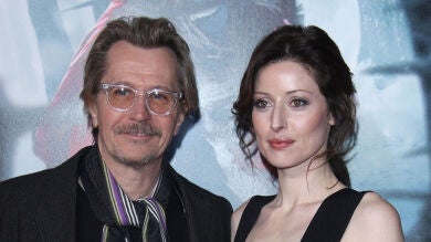 El hijo de Gary Oldman le defiende de las acusaciones de maltrato de su exmujer: 