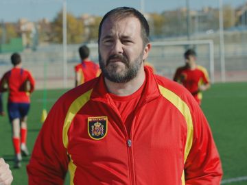 Ricardo Castella es el entrenador de la Selección de Fútbol