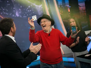 Juan Tamariz sorprende al público de 'El Hormiguero 3.0' con su magia telepática Juan Tamariz sorprende al público de 'El Hormiguero 3.0' con su magia telepática