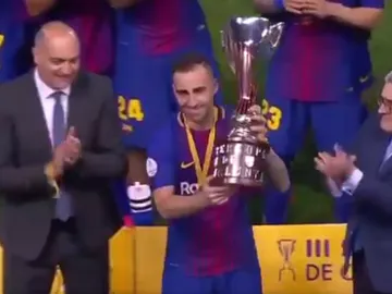 Alcácer levanta la Supercopa de Cataluña Alcácer levanta la Supercopa de Cataluña