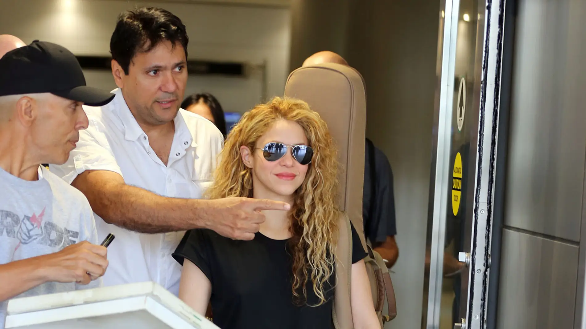 Shakira llega a Miami recibida por sus fans