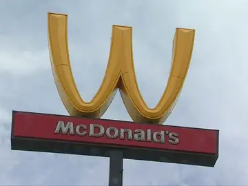 McDonald's celebra el día de la mujer cambiándose el nombre por WcDonald's McDonald's celebra el día de la mujer cambiándose el nombre por WcDonald's