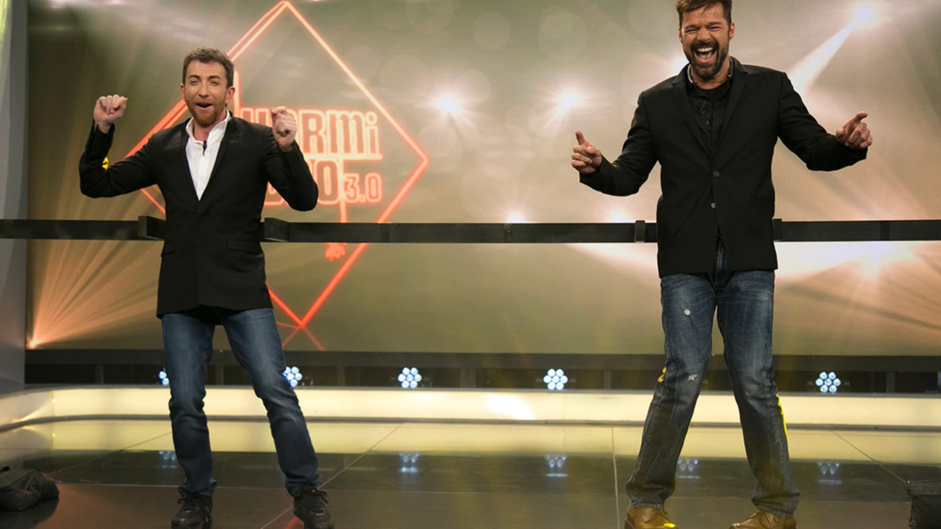 Ricky Martin y Pablo Motos se intercambian las piernas