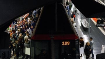 Los paros se han notado en el metro de Barcelona.