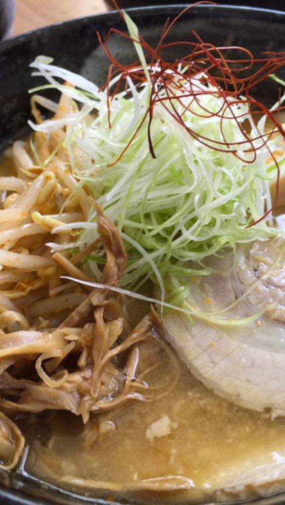 Ta-Kumi tiene un ramen delicioso.