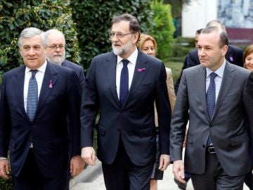 Rajoy, con el lazo morado