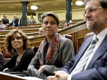 Soraya Sáenz de Santamaría y María Dolores de Cospedal, junto al presidente Mariano Rajoy Soraya Sáenz de Santamaría y María Dolores de Cospedal, junto al presidente Mariano Rajoy