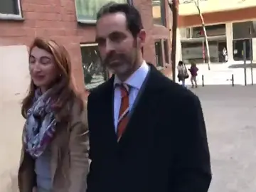 Molons queda en libertad tras guardar silencio ante la Guardia Civil en una operación sobre el uso de fondos públicos para el 1-O Molons queda en libertad tras guardar silencio ante la Guardia Civil en una operación sobre el uso de fondos públicos para el 1-O