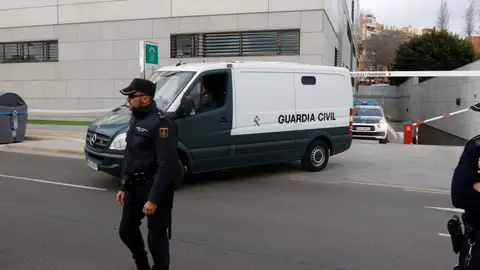 Un furgón policial traslada a Ana Julia Quezada Un furgón policial traslada a Ana Julia Quezada