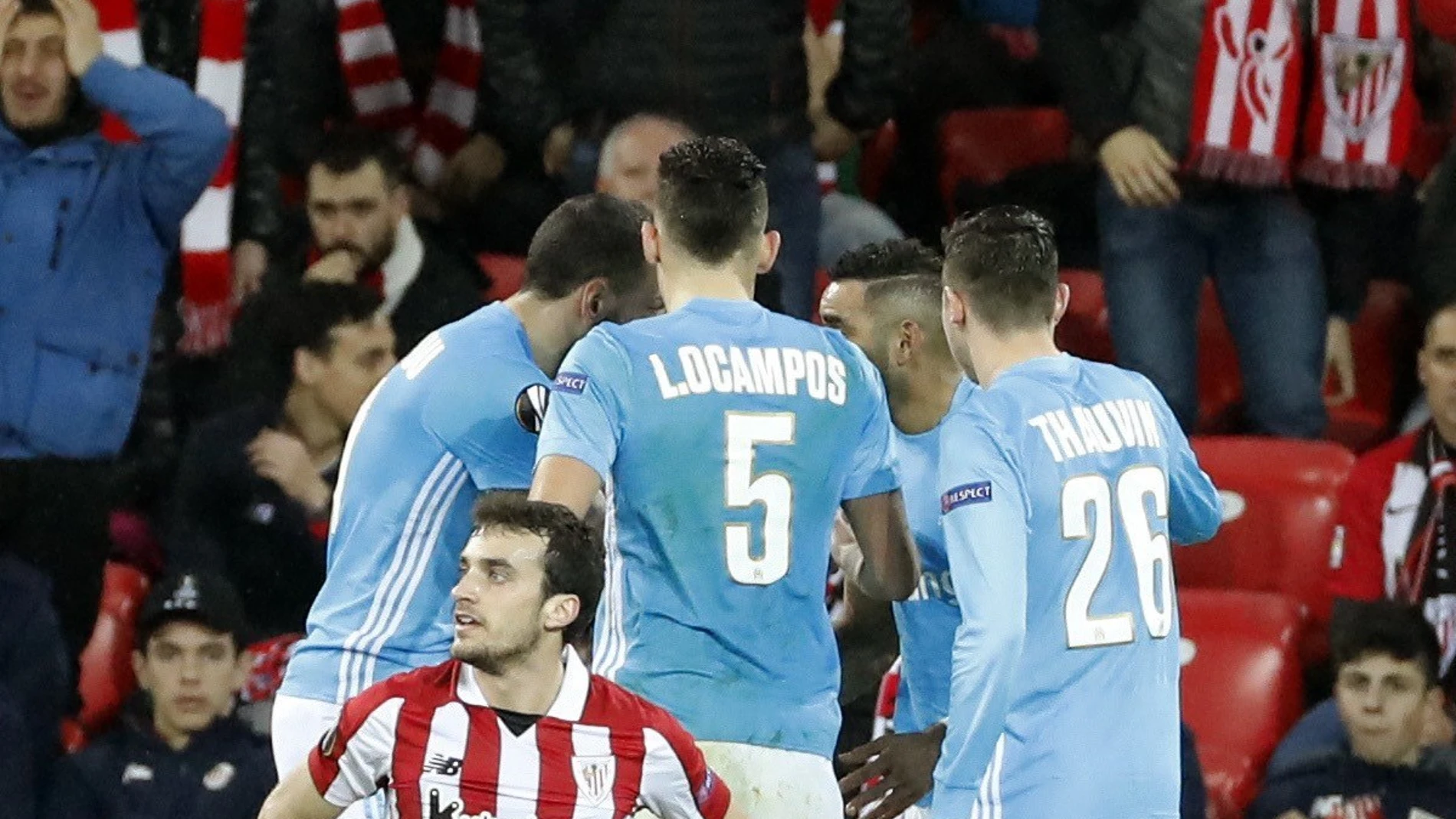 Lekue se lamenta en el partido contra el Marsella Lekue se lamenta en el partido contra el Marsella