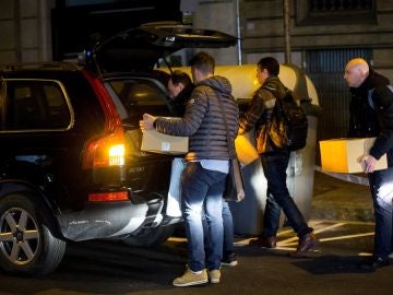 Registro efectuado por la Guardia Civil en la sede de Òmnium Cultural Registro efectuado por la Guardia Civil en la sede de Òmnium Cultural