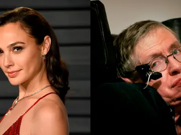 Gal Gadot y Stephen Hawking Gal Gadot y Stephen Hawking