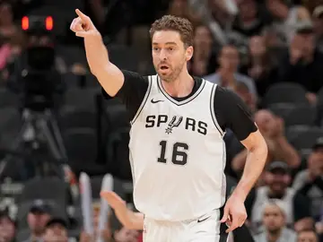 Pau Gasol, en un partido con los San Antonio Spurs Pau Gasol, en un partido con los San Antonio Spurs